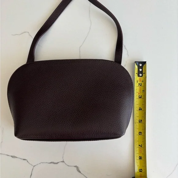 Cuyana Travel Case Pebbled Leather Crossbody in Chocolate Brown with dust cover - Picture 9 of 9